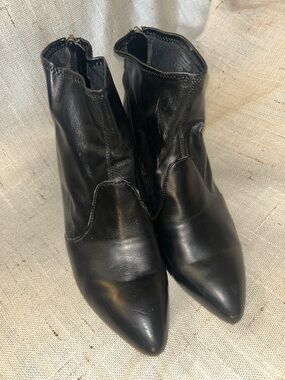 Franco Sarto Black Leather Pointed Toe Ankle Boots Y2K Minimalist Sz 9 (Est)